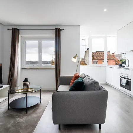 Luminous Flat With View On Rio Tejo * Lisbona
